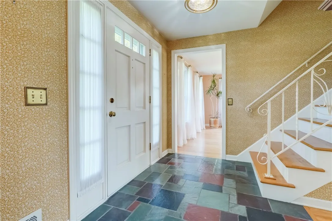 11 Van Cortland Drive, Pittsford, New York 14534, Pittsford, New York 14534, 4 Bedrooms Bedrooms, 8 Rooms Rooms,2 BathroomsBathrooms,Residential,Closed,11 Van Cortland Drive, Pittsford, New York 14534,0,R1625232