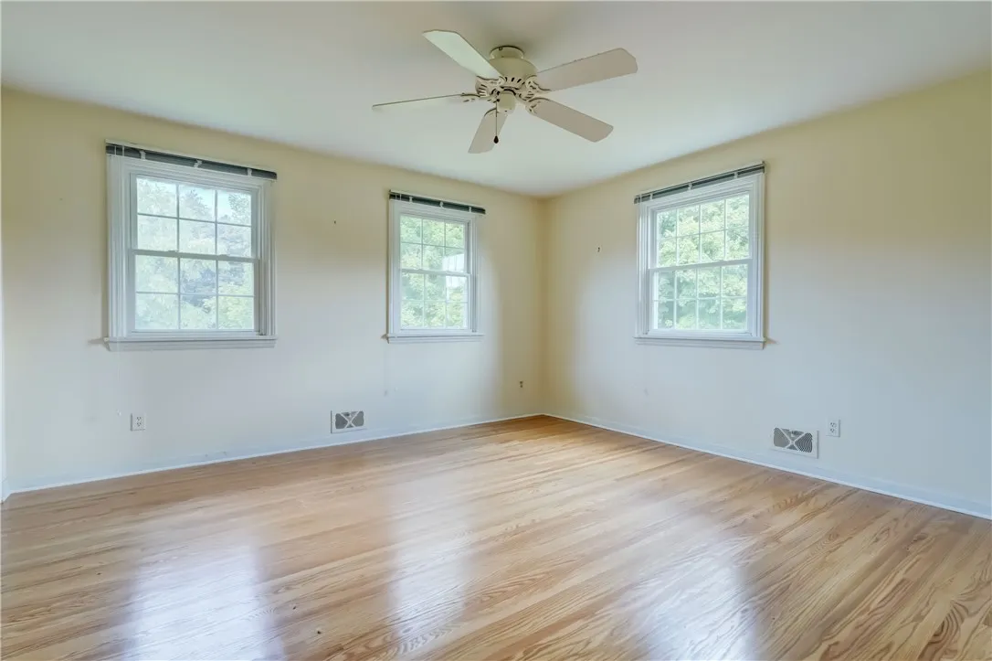 11 Van Cortland Drive, Pittsford, New York 14534, Pittsford, New York 14534, 4 Bedrooms Bedrooms, 8 Rooms Rooms,2 BathroomsBathrooms,Residential,Closed,11 Van Cortland Drive, Pittsford, New York 14534,0,R1625232