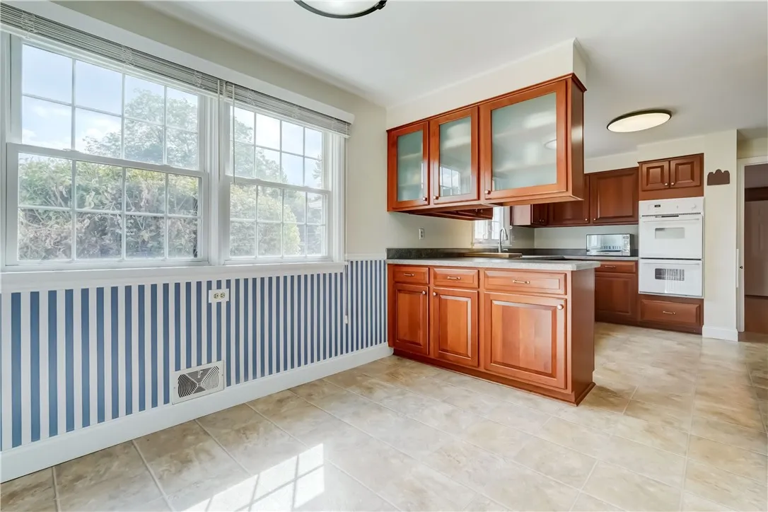 11 Van Cortland Drive, Pittsford, New York 14534, Pittsford, New York 14534, 4 Bedrooms Bedrooms, 8 Rooms Rooms,2 BathroomsBathrooms,Residential,Closed,11 Van Cortland Drive, Pittsford, New York 14534,0,R1625232