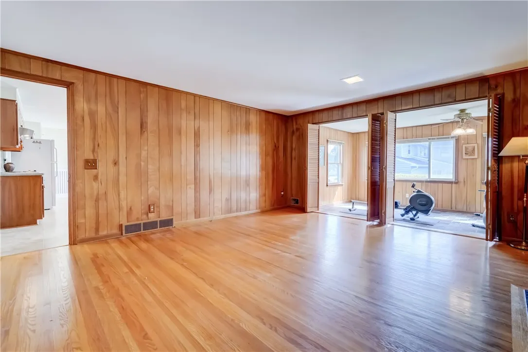 11 Van Cortland Drive, Pittsford, New York 14534, Pittsford, New York 14534, 4 Bedrooms Bedrooms, 8 Rooms Rooms,2 BathroomsBathrooms,Residential,Closed,11 Van Cortland Drive, Pittsford, New York 14534,0,R1625232