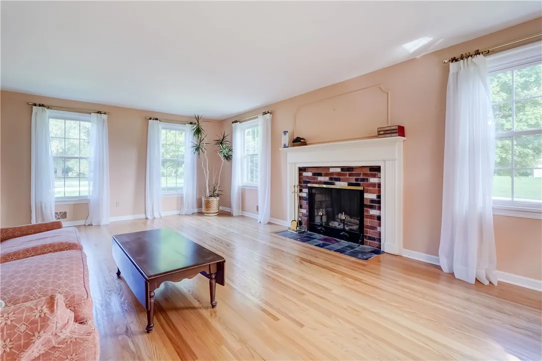 11 Van Cortland Drive, Pittsford, New York 14534, Pittsford, New York 14534, 4 Bedrooms Bedrooms, 8 Rooms Rooms,2 BathroomsBathrooms,Residential,Closed,11 Van Cortland Drive, Pittsford, New York 14534,0,R1625232
