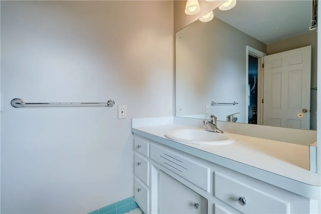 11 Van Cortland Drive, Pittsford, New York 14534, Pittsford, New York 14534, 4 Bedrooms Bedrooms, 8 Rooms Rooms,2 BathroomsBathrooms,Residential,Closed,11 Van Cortland Drive, Pittsford, New York 14534,0,R1625232