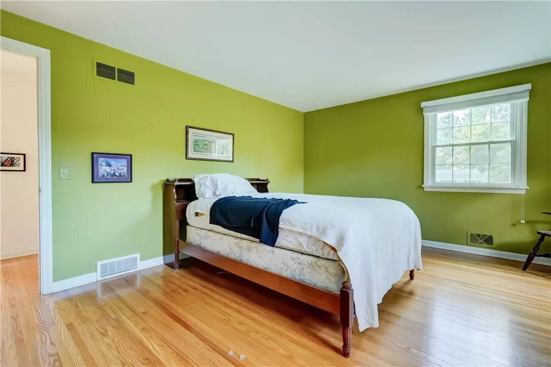 11 Van Cortland Drive, Pittsford, New York 14534, Pittsford, New York 14534, 4 Bedrooms Bedrooms, 8 Rooms Rooms,2 BathroomsBathrooms,Residential,Closed,11 Van Cortland Drive, Pittsford, New York 14534,0,R1625232