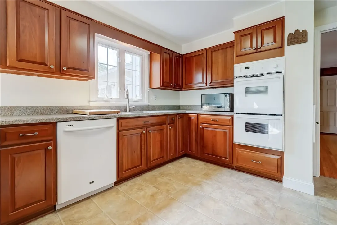 11 Van Cortland Drive, Pittsford, New York 14534, Pittsford, New York 14534, 4 Bedrooms Bedrooms, 8 Rooms Rooms,2 BathroomsBathrooms,Residential,Closed,11 Van Cortland Drive, Pittsford, New York 14534,0,R1625232