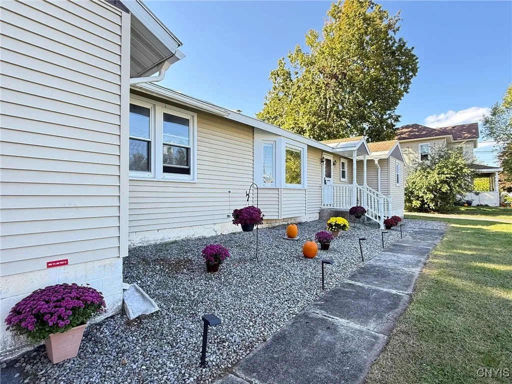 6449 Newport Road, Camillus, New York 13164, Camillus, New York 13164, 3 Bedrooms Bedrooms, 7 Rooms Rooms,1 BathroomBathrooms,Residential,Closed,6449 Newport Road, Camillus, New York 13164,0,S1638070