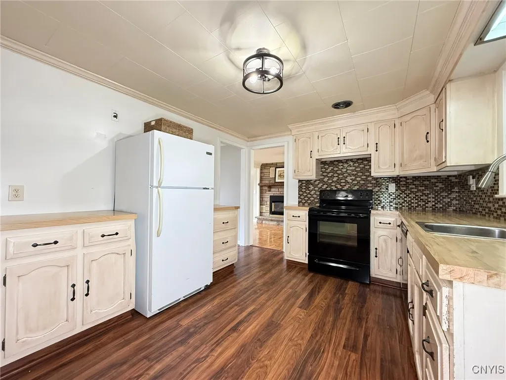 6449 Newport Road, Camillus, New York 13164, Camillus, New York 13164, 3 Bedrooms Bedrooms, 7 Rooms Rooms,1 BathroomBathrooms,Residential,Closed,6449 Newport Road, Camillus, New York 13164,0,S1638070