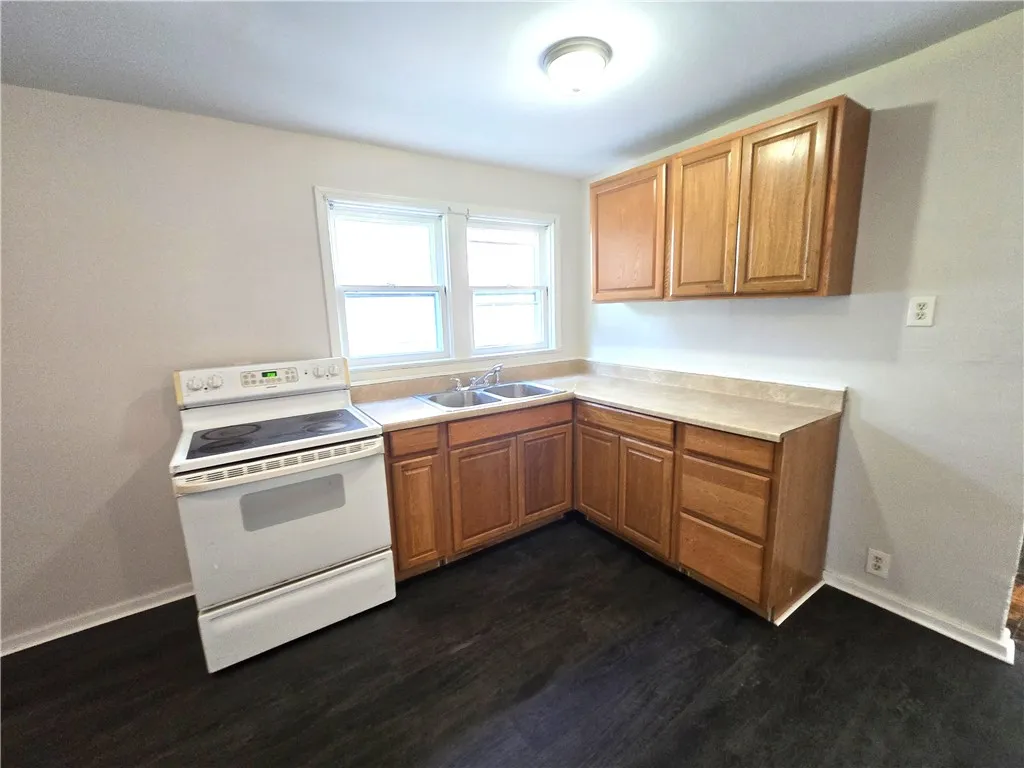 829 Goodman S Street, Rochester, New York 14607, Rochester, New York 14607, 3 Bedrooms Bedrooms, 7 Rooms Rooms,1 BathroomBathrooms,Residential,For Sale,829 Goodman S Street, Rochester, New York 14607,0,R1638291