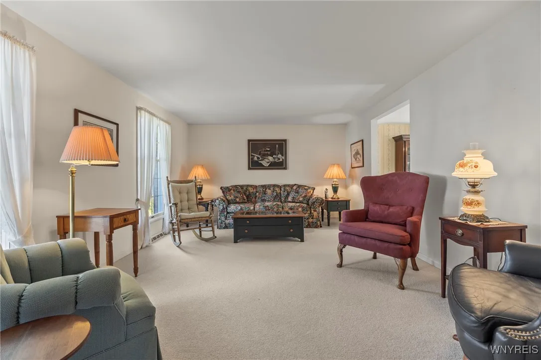 425 Woodward Crescent, West Seneca, New York 14224, West Seneca, New York 14224, 4 Bedrooms Bedrooms, 8 Rooms Rooms,2 BathroomsBathrooms,Residential,For Sale,425 Woodward Crescent, West Seneca, New York 14224,0,B1636992