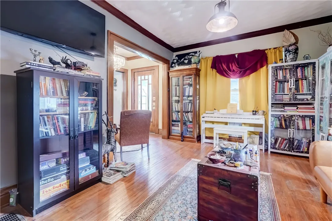 24 Whittier Park, Rochester, New York 14621, Rochester, New York 14621, 2 Bedrooms Bedrooms, 5 Rooms Rooms,1 BathroomBathrooms,Residential,For Sale,24 Whittier Park, Rochester, New York 14621,0,R1638000