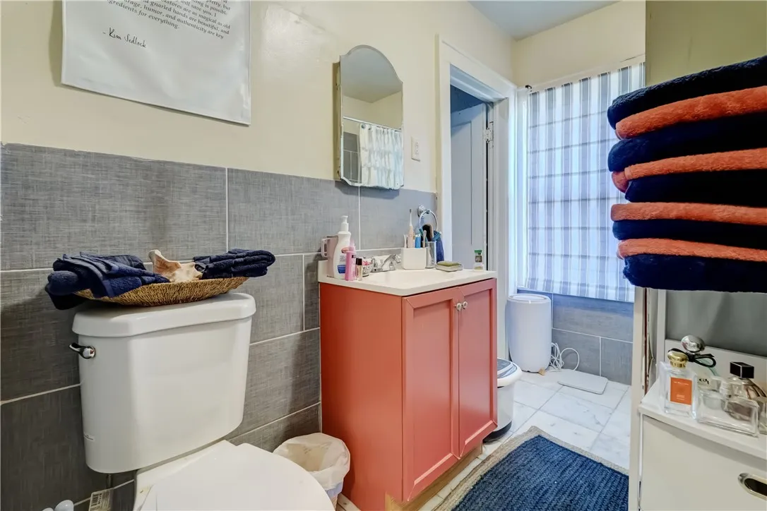 24 Whittier Park, Rochester, New York 14621, Rochester, New York 14621, 2 Bedrooms Bedrooms, 5 Rooms Rooms,1 BathroomBathrooms,Residential,For Sale,24 Whittier Park, Rochester, New York 14621,0,R1638000