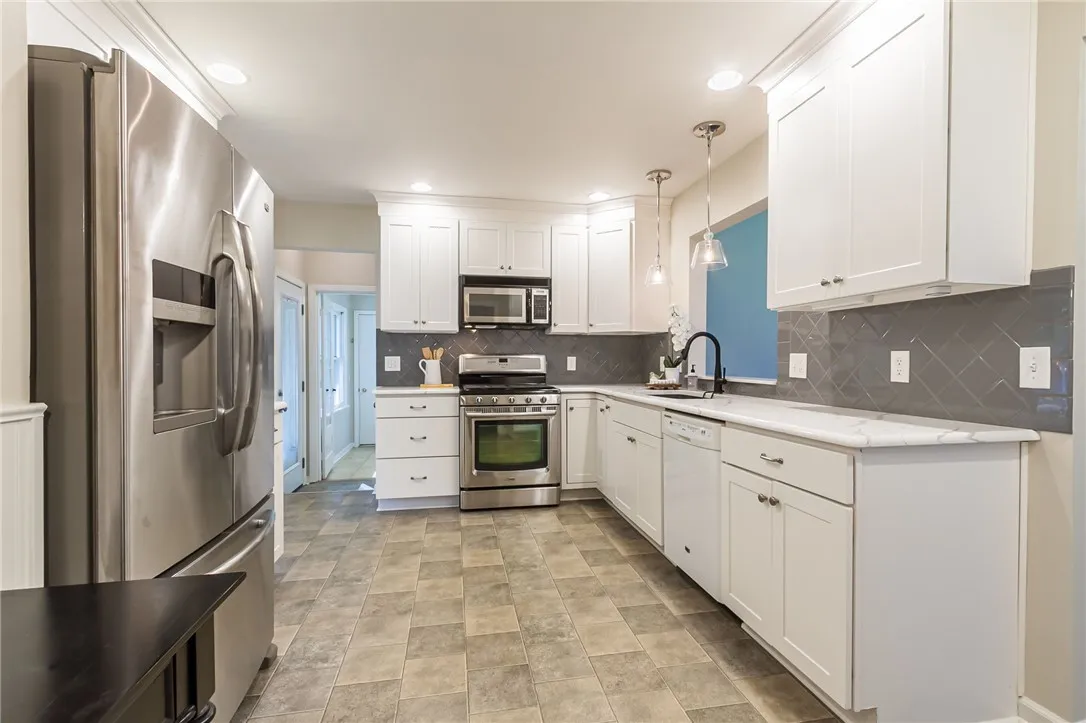 40 Overbrook Road, Pittsford, New York 14618, Pittsford, New York 14618, 3 Bedrooms Bedrooms, 8 Rooms Rooms,2 BathroomsBathrooms,Residential,For Sale,40 Overbrook Road, Pittsford, New York 14618,0,R1637988