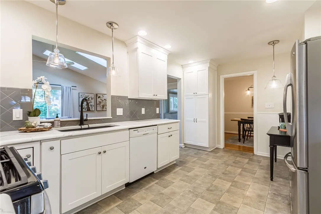 40 Overbrook Road, Pittsford, New York 14618, Pittsford, New York 14618, 3 Bedrooms Bedrooms, 8 Rooms Rooms,2 BathroomsBathrooms,Residential,For Sale,40 Overbrook Road, Pittsford, New York 14618,0,R1637988