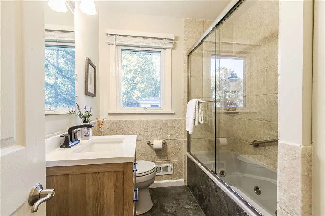 40 Overbrook Road, Pittsford, New York 14618, Pittsford, New York 14618, 3 Bedrooms Bedrooms, 8 Rooms Rooms,2 BathroomsBathrooms,Residential,For Sale,40 Overbrook Road, Pittsford, New York 14618,0,R1637988