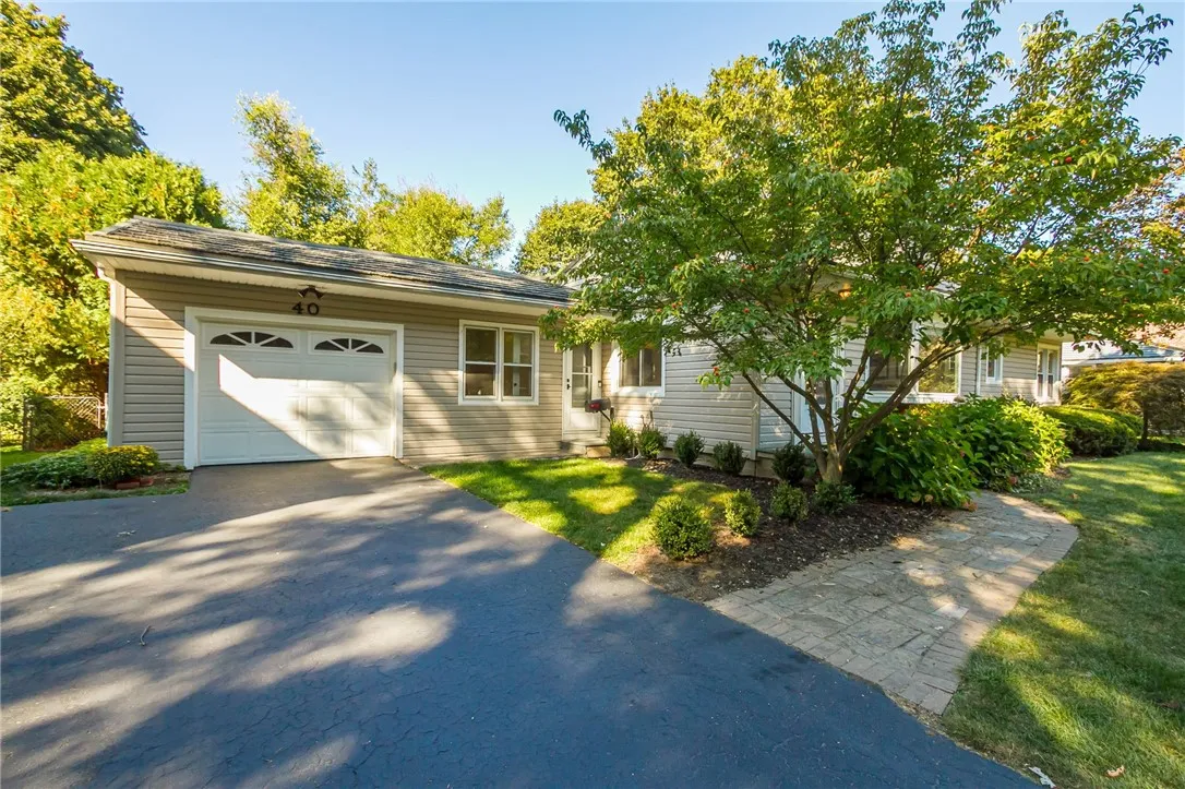 40 Overbrook Road, Pittsford, New York 14618, Pittsford, New York 14618, 3 Bedrooms Bedrooms, 8 Rooms Rooms,2 BathroomsBathrooms,Residential,For Sale,40 Overbrook Road, Pittsford, New York 14618,0,R1637988