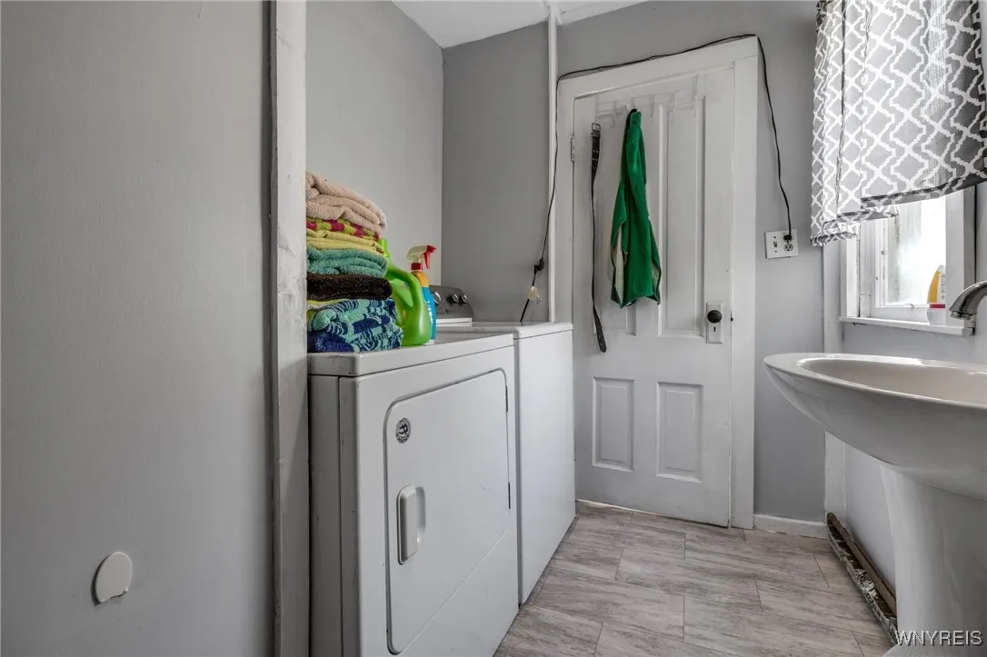 463 East Center Street, Ridgeway, New York 14103, Ridgeway, New York 14103, 4 Bedrooms Bedrooms, 8 Rooms Rooms,2 BathroomsBathrooms,Residential,For Sale,463 East Center Street, Ridgeway, New York 14103,0,B1637527