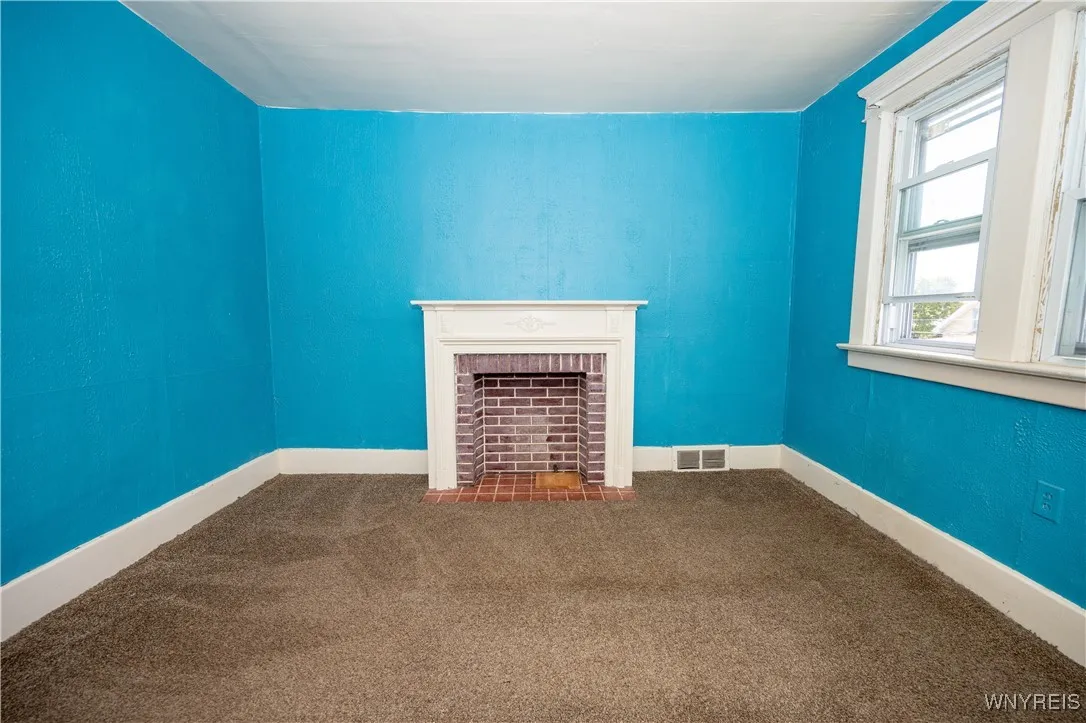 17 Fisher Street, Buffalo, New York 14211, Buffalo, New York 14211, 4 Bedrooms Bedrooms, 7 Rooms Rooms,2 BathroomsBathrooms,Residential,For Sale,17 Fisher Street, Buffalo, New York 14211,0,B1637774