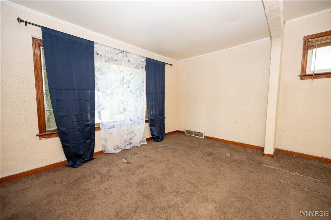 17 Fisher Street, Buffalo, New York 14211, Buffalo, New York 14211, 4 Bedrooms Bedrooms, 7 Rooms Rooms,2 BathroomsBathrooms,Residential,For Sale,17 Fisher Street, Buffalo, New York 14211,0,B1637774