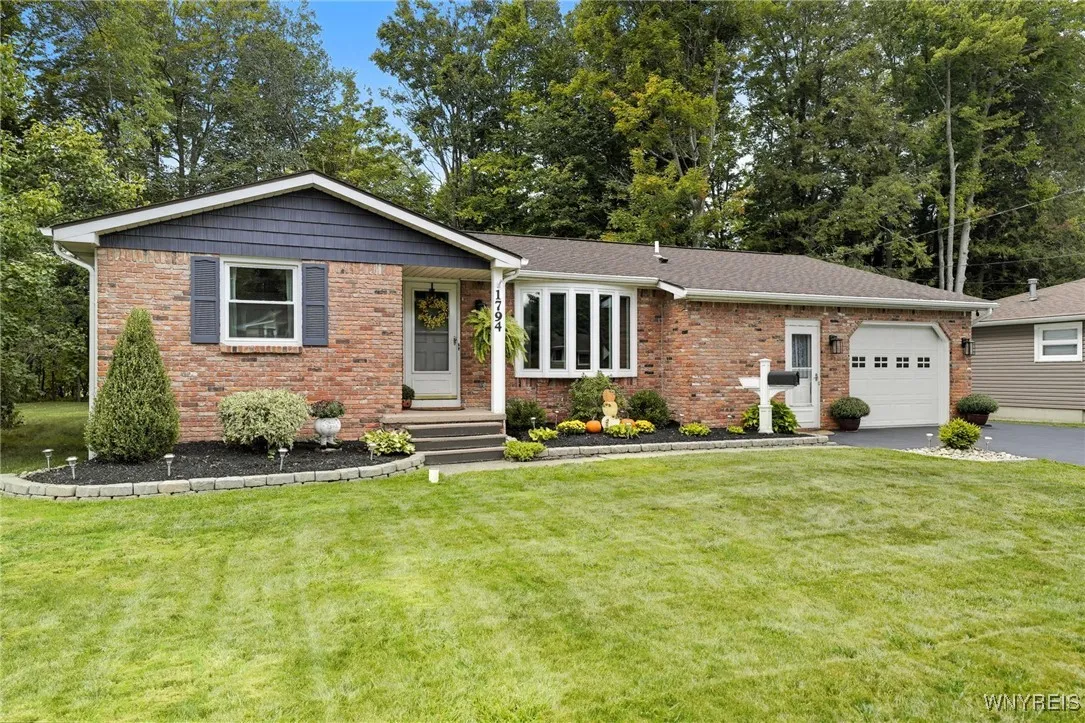 1794 Arlington Drive, Alden, New York 14004, Alden, New York 14004, 3 Bedrooms Bedrooms, 6 Rooms Rooms,1 BathroomBathrooms,Residential,For Sale,1794 Arlington Drive, Alden, New York 14004,0,B1637744