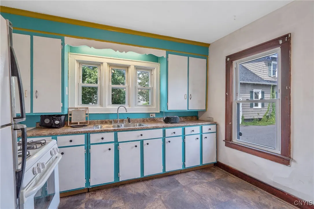 518 East Brighton Avenue, Syracuse, New York 13210, Syracuse, New York 13210, 5 Bedrooms Bedrooms, 8 Rooms Rooms,1 BathroomBathrooms,Residential Lease,For Rent,518 East Brighton Avenue, Syracuse, New York 13210,0,S1638115