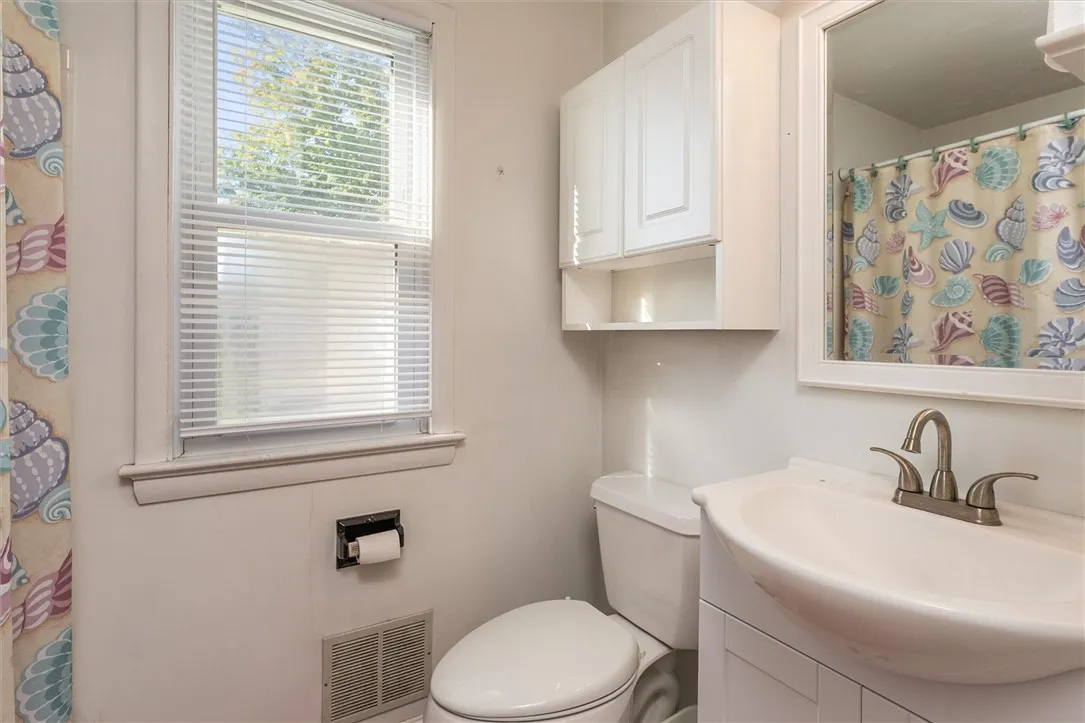 189 Fielding Road, Greece, New York 14626, Greece, New York 14626, 4 Bedrooms Bedrooms, 7 Rooms Rooms,1 BathroomBathrooms,Residential,Closed,189 Fielding Road, Greece, New York 14626,0,R1638361