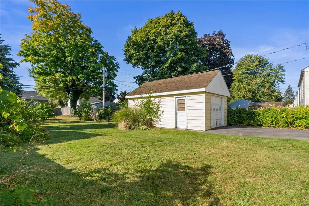 189 Fielding Road, Greece, New York 14626, Greece, New York 14626, 4 Bedrooms Bedrooms, 7 Rooms Rooms,1 BathroomBathrooms,Residential,Closed,189 Fielding Road, Greece, New York 14626,0,R1638361