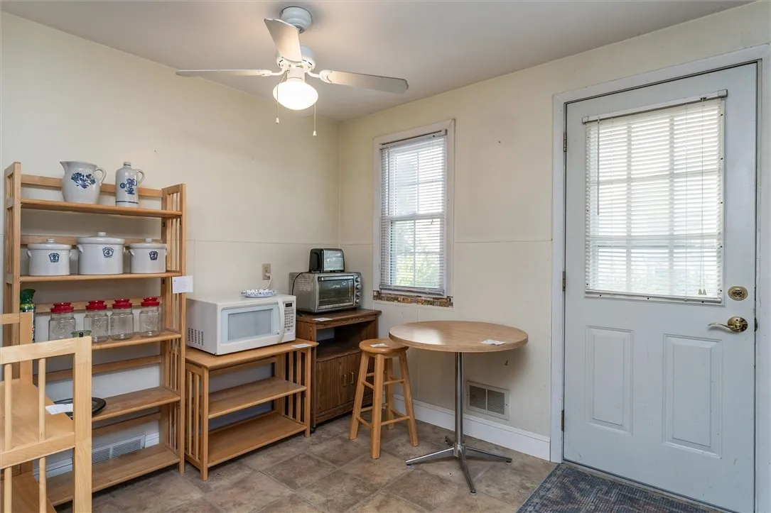 189 Fielding Road, Greece, New York 14626, Greece, New York 14626, 4 Bedrooms Bedrooms, 7 Rooms Rooms,1 BathroomBathrooms,Residential,Closed,189 Fielding Road, Greece, New York 14626,0,R1638361