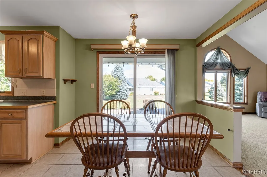 Eat-In Kitchen