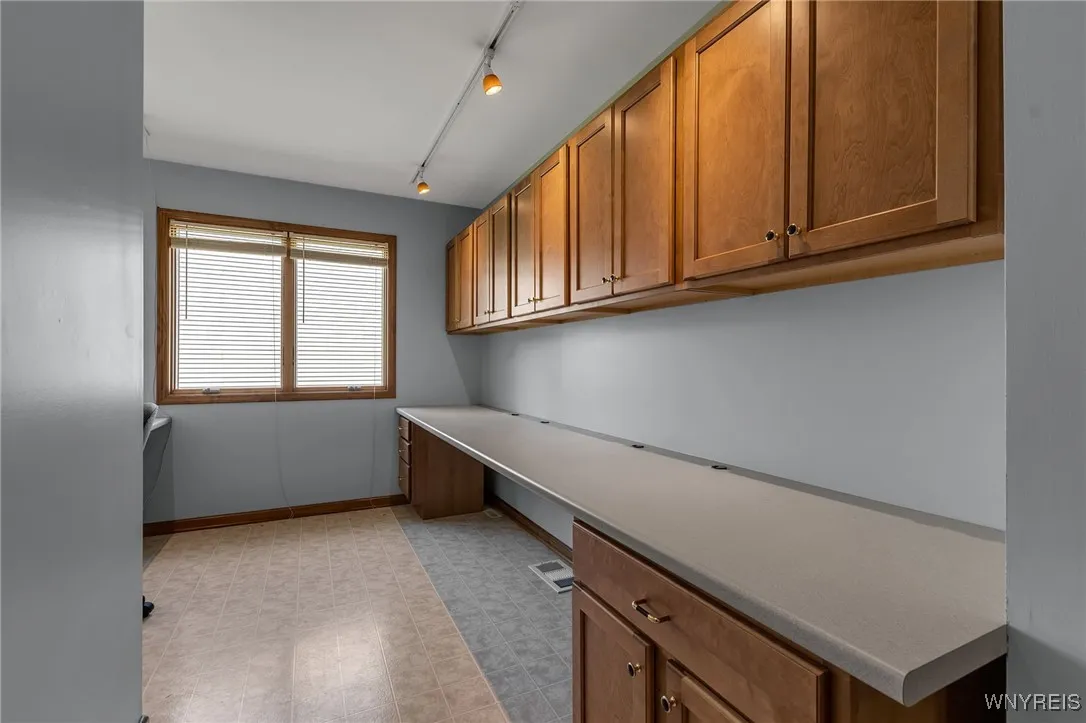 Office Space with laundry hookups
