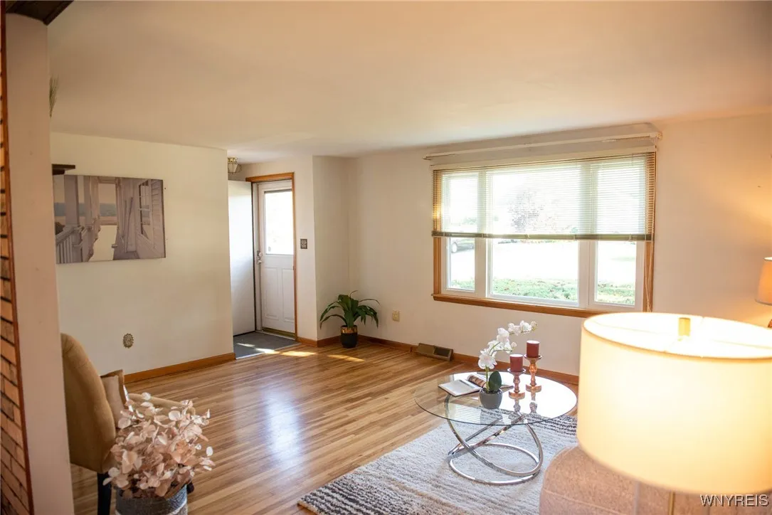 4328 Oakwood Avenue, Hamburg, New York 14219, Hamburg, New York 14219, 3 Bedrooms Bedrooms, 6 Rooms Rooms,1 BathroomBathrooms,Residential,For Sale,4328 Oakwood Avenue, Hamburg, New York 14219,0,B1638357