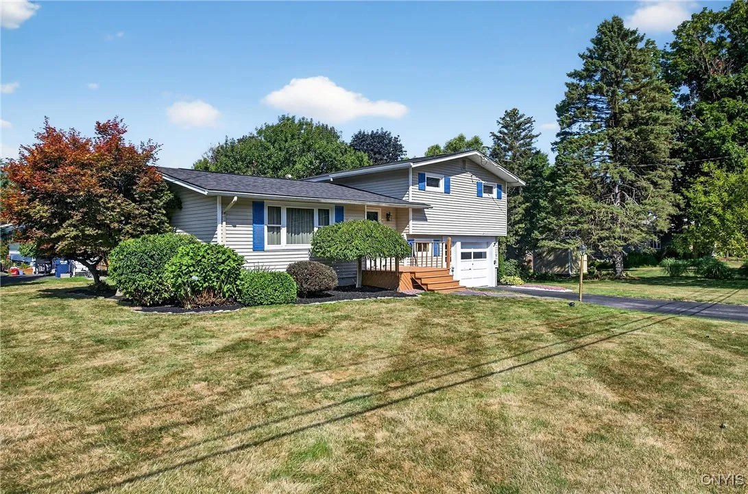 201 Peterson Drive, Camillus, New York 13031, Camillus, New York 13031, 3 Bedrooms Bedrooms, 7 Rooms Rooms,1 BathroomBathrooms,Residential,For Sale,201 Peterson Drive, Camillus, New York 13031,0,S1638351