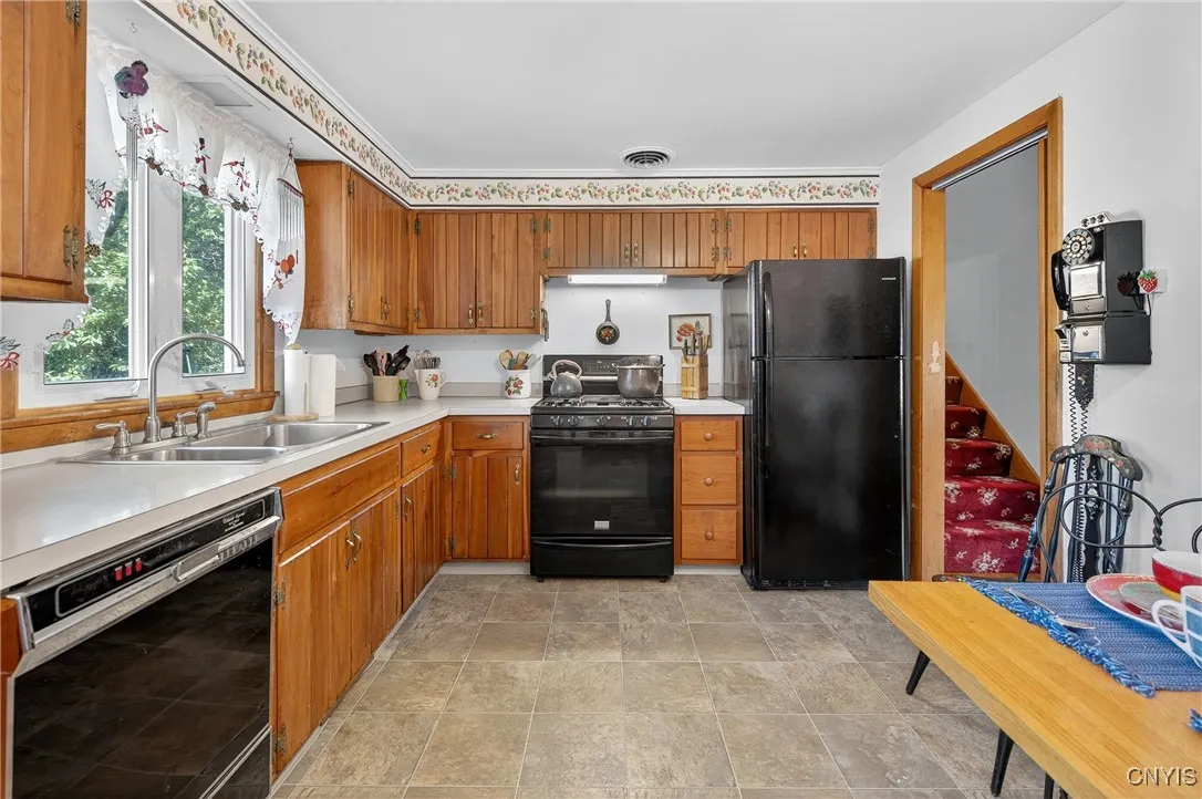 201 Peterson Drive, Camillus, New York 13031, Camillus, New York 13031, 3 Bedrooms Bedrooms, 7 Rooms Rooms,1 BathroomBathrooms,Residential,For Sale,201 Peterson Drive, Camillus, New York 13031,0,S1638351