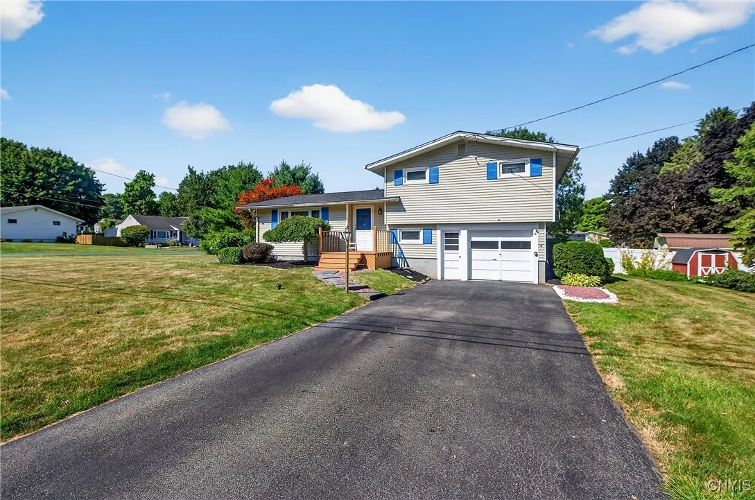 201 Peterson Drive, Camillus, New York 13031, Camillus, New York 13031, 3 Bedrooms Bedrooms, 7 Rooms Rooms,1 BathroomBathrooms,Residential,For Sale,201 Peterson Drive, Camillus, New York 13031,0,S1638351