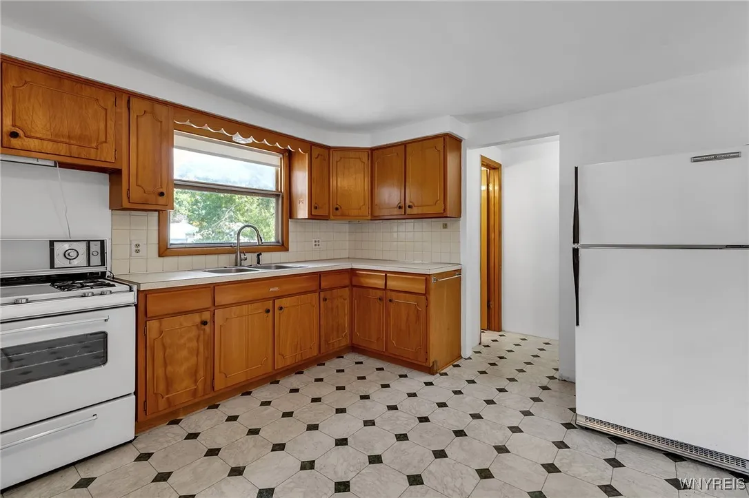 1399 Doebler Drive, North Tonawanda, New York 1412, North Tonawanda, New York 14120, 3 Bedrooms Bedrooms, 7 Rooms Rooms,1 BathroomBathrooms,Residential,For Sale,1399 Doebler Drive, North Tonawanda, New York 1412,0,B1638041