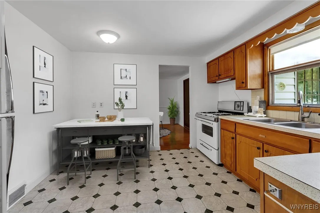 1399 Doebler Drive, North Tonawanda, New York 1412, North Tonawanda, New York 14120, 3 Bedrooms Bedrooms, 7 Rooms Rooms,1 BathroomBathrooms,Residential,For Sale,1399 Doebler Drive, North Tonawanda, New York 1412,0,B1638041