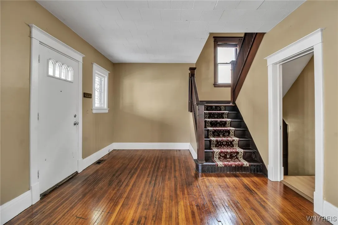31 Hughes Avenue, Buffalo, New York 14208, Buffalo, New York 14208, 7 Bedrooms Bedrooms, 10 Rooms Rooms,2 BathroomsBathrooms,Residential,For Sale,31 Hughes Avenue, Buffalo, New York 14208,0,B1638393