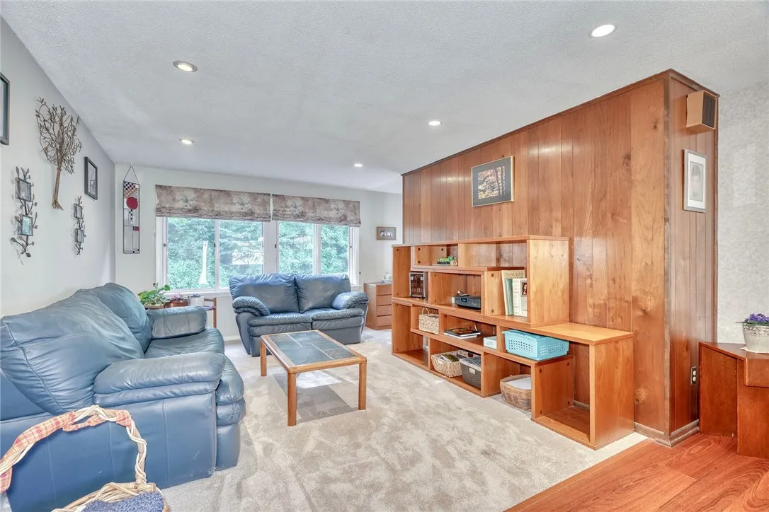68 Kensington Court, Greece, New York 14612, Greece, New York 14612, 3 Bedrooms Bedrooms, 7 Rooms Rooms,2 BathroomsBathrooms,Residential,For Sale,68 Kensington Court, Greece, New York 14612,0,R1634964