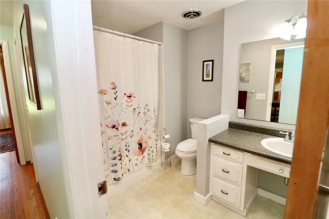 1289 West Avenue, Parma, New York 14468, Parma, New York 14468, 3 Bedrooms Bedrooms, 7 Rooms Rooms,2 BathroomsBathrooms,Residential,For Sale,1289 West Avenue, Parma, New York 14468,0,R1637736