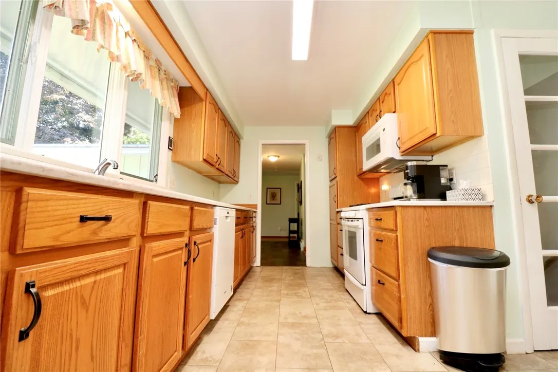 1289 West Avenue, Parma, New York 14468, Parma, New York 14468, 3 Bedrooms Bedrooms, 7 Rooms Rooms,2 BathroomsBathrooms,Residential,For Sale,1289 West Avenue, Parma, New York 14468,0,R1637736