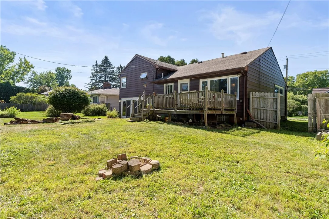 492 Bay View Road, Irondequoit, New York 14609, Irondequoit, New York 14609, 3 Bedrooms Bedrooms, 7 Rooms Rooms,1 BathroomBathrooms,Residential,For Sale,492 Bay View Road, Irondequoit, New York 14609,0,R1638341