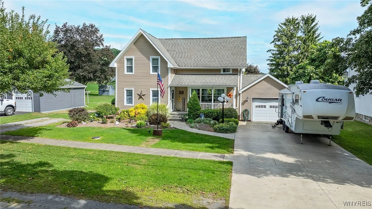 39 Sherman Avenue, Middlebury, New York 14591, Middlebury, New York 14591, 3 Bedrooms Bedrooms, 9 Rooms Rooms,2 BathroomsBathrooms,Residential,For Sale,39 Sherman Avenue, Middlebury, New York 14591,0,B1638300