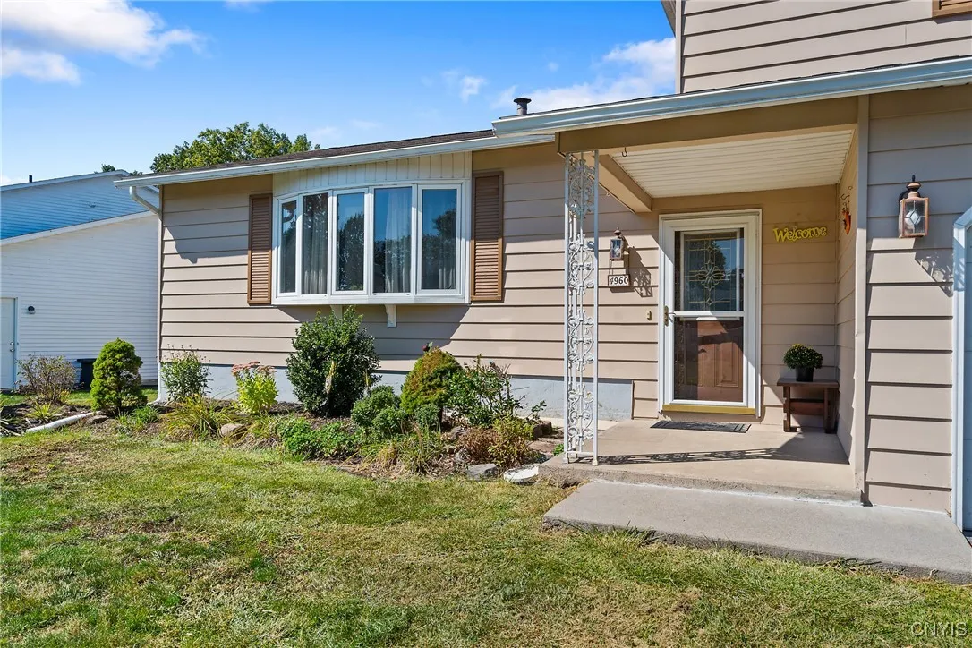 4960 Harvest Lane, Clay, New York 13088, Clay, New York 13088, 3 Bedrooms Bedrooms, 8 Rooms Rooms,2 BathroomsBathrooms,Residential,For Sale,4960 Harvest Lane, Clay, New York 13088,0,S1637395