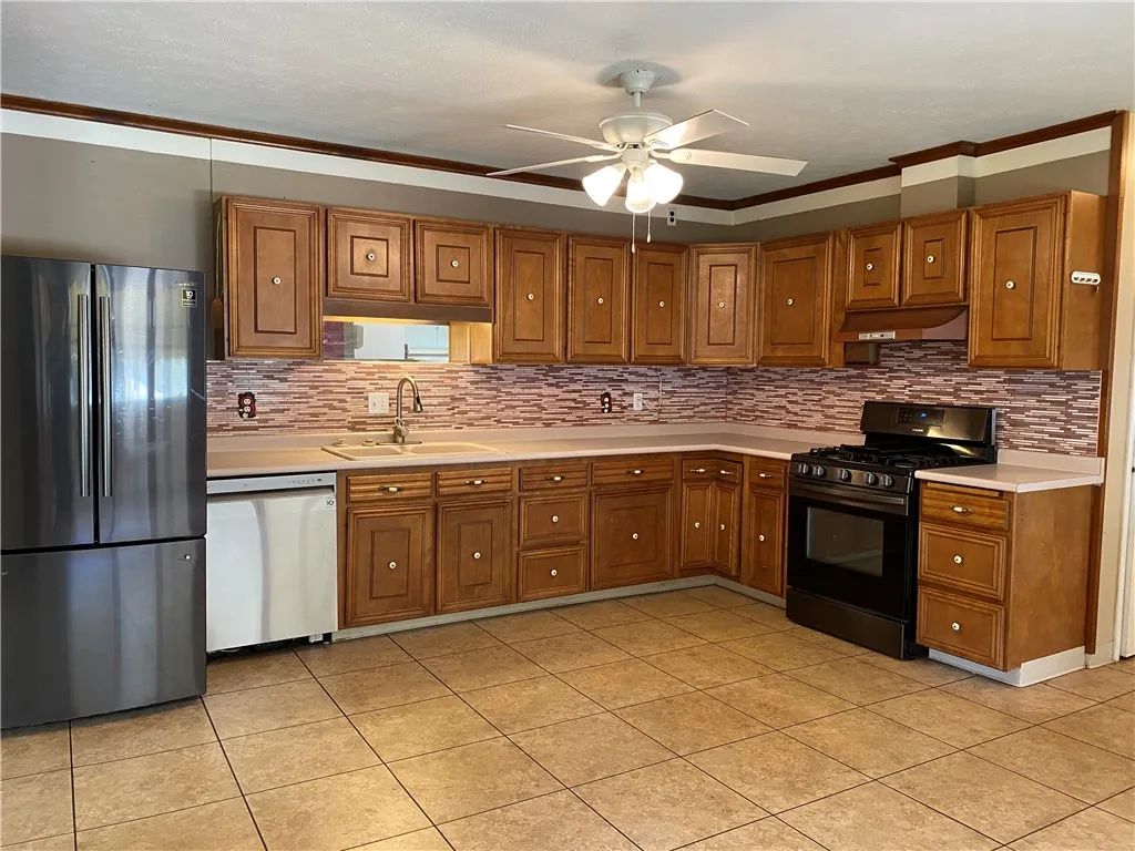 8605 State Route 21, Naples, New York 14512, Naples, New York 14512, 4 Bedrooms Bedrooms, 12 Rooms Rooms,3 BathroomsBathrooms,Residential,Closed,8605 State Route 21, Naples, New York 14512,0,R1638045