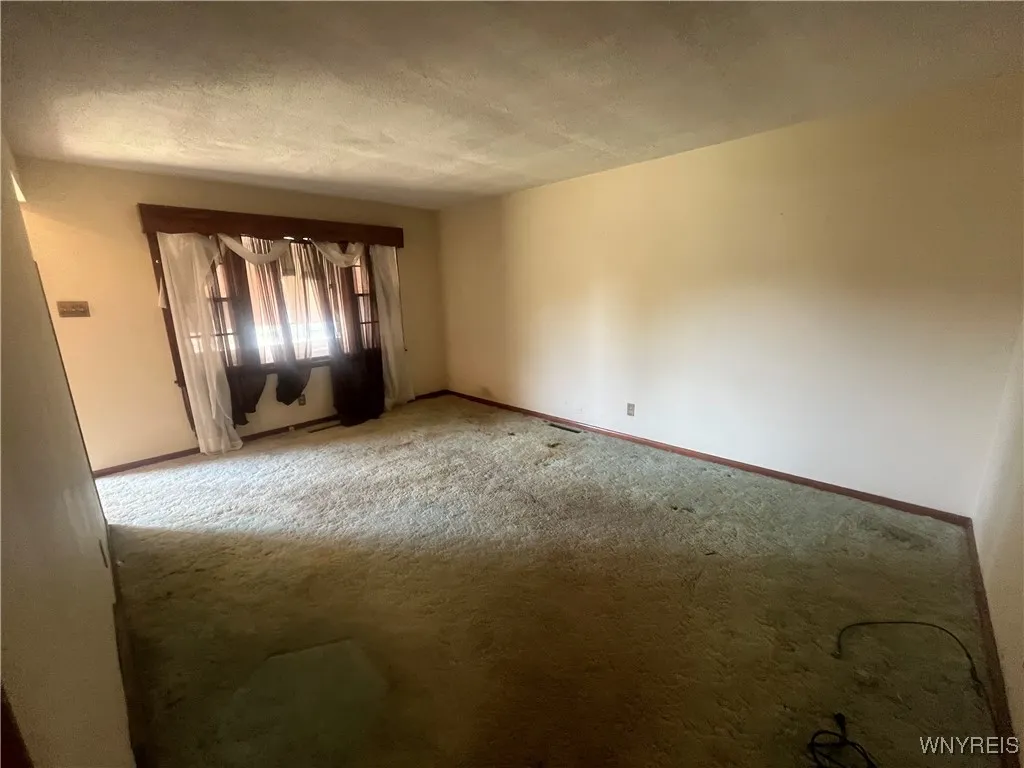 3512 Westwood Drive, Niagara Falls, New York 14305, Niagara Falls, New York 14305, 3 Bedrooms Bedrooms, 5 Rooms Rooms,1 BathroomBathrooms,Residential,For Sale,3512 Westwood Drive, Niagara Falls, New York 14305,0,B1638401