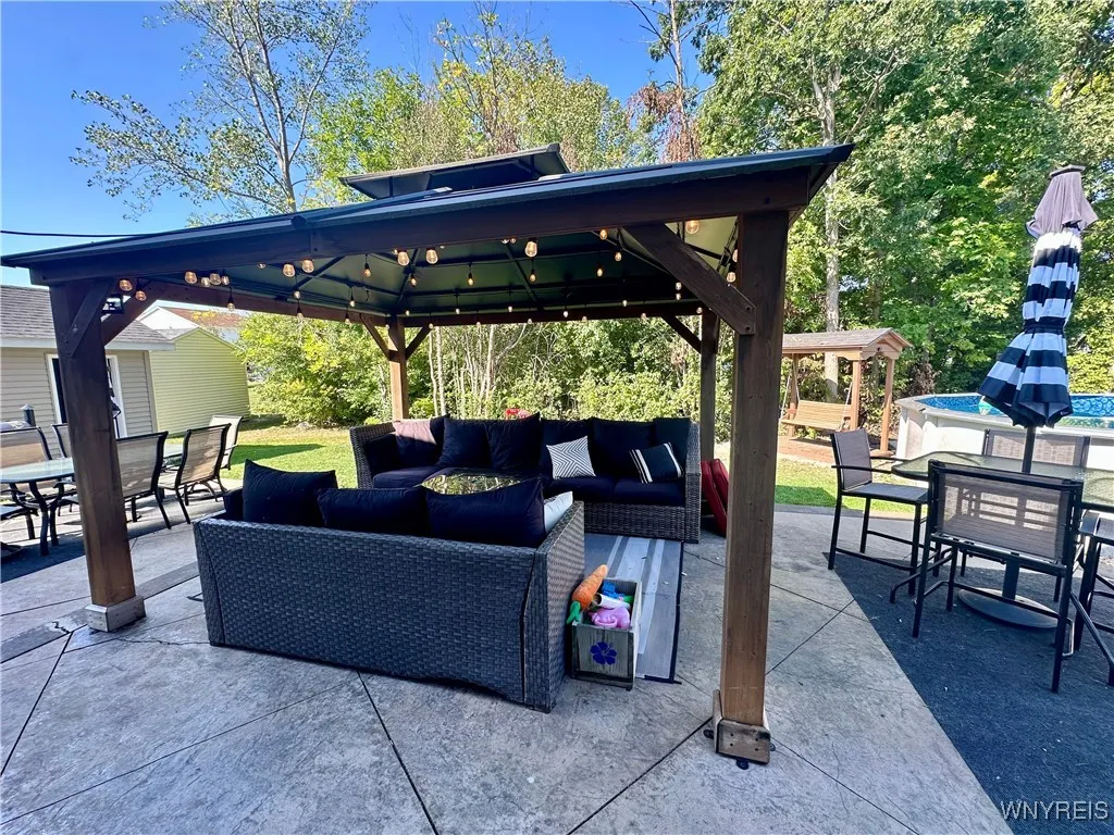 6314 White Oak, Hamburg, New York 14085, Hamburg, New York 14085, 3 Bedrooms Bedrooms, 8 Rooms Rooms,2 BathroomsBathrooms,Residential,For Sale,6314 White Oak, Hamburg, New York 14085,0,B1637813