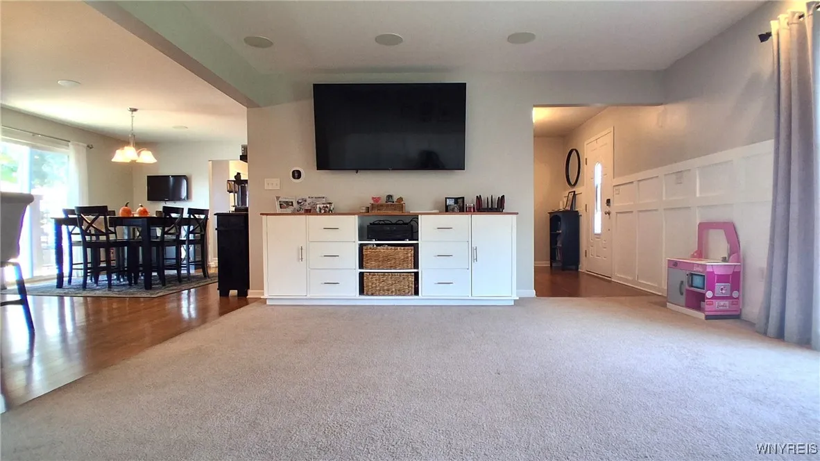 6314 White Oak, Hamburg, New York 14085, Hamburg, New York 14085, 3 Bedrooms Bedrooms, 8 Rooms Rooms,2 BathroomsBathrooms,Residential,For Sale,6314 White Oak, Hamburg, New York 14085,0,B1637813