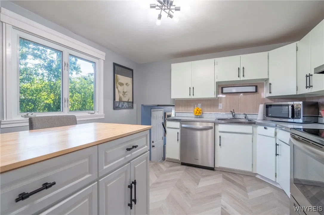 173 Sunrise Boulevard, Amherst, New York 14221, Amherst, New York 14221, 3 Bedrooms Bedrooms, 7 Rooms Rooms,1 BathroomBathrooms,Residential,Closed,173 Sunrise Boulevard, Amherst, New York 14221,0,B1638419