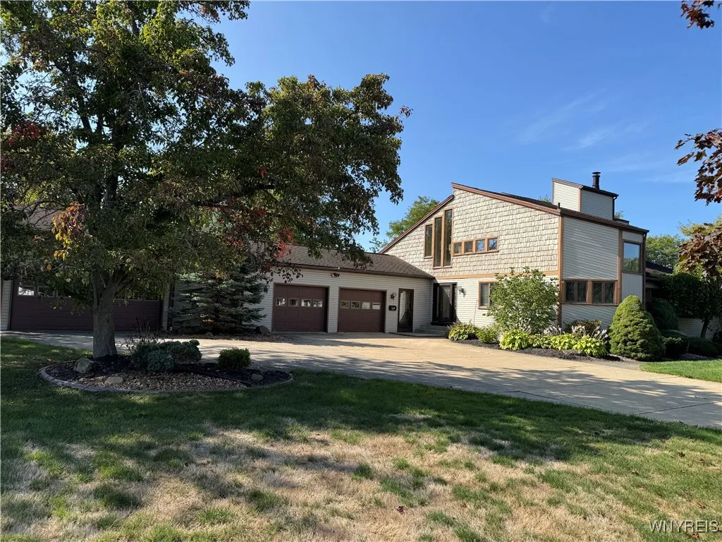 3238 South Woodland Court, Wheatfield, New York 14, Wheatfield, New York 14120, 2 Bedrooms Bedrooms, 7 Rooms Rooms,2 BathroomsBathrooms,Residential,Closed,3238 South Woodland Court, Wheatfield, New York 14,0,B1638256