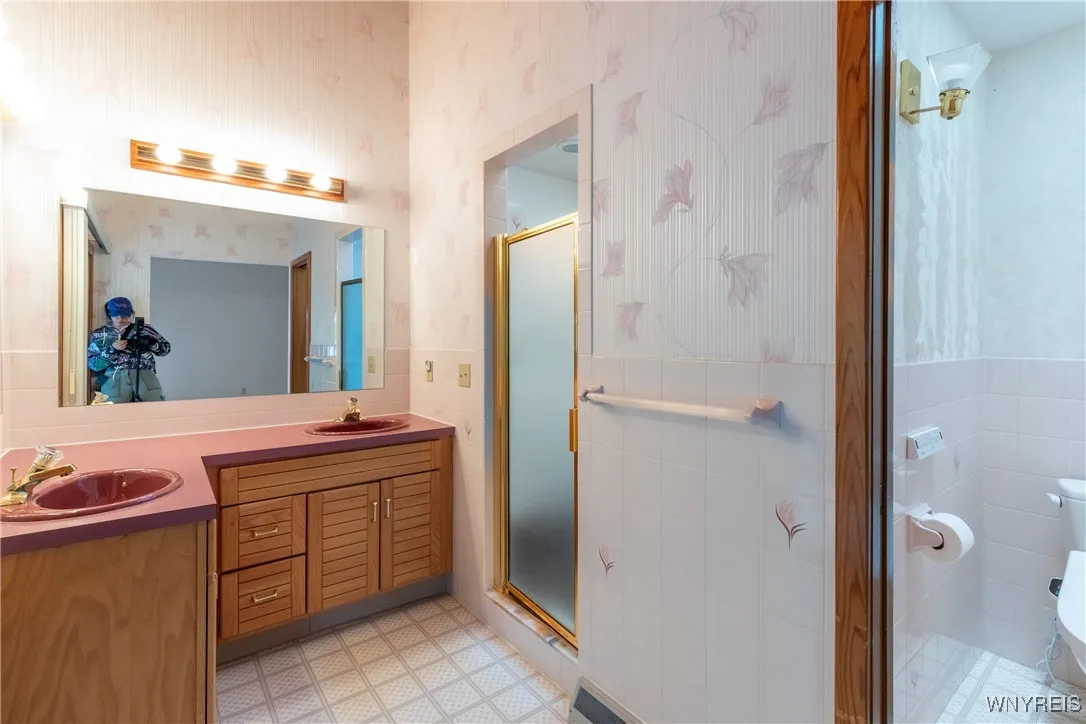 3238 South Woodland Court, Wheatfield, New York 14, Wheatfield, New York 14120, 2 Bedrooms Bedrooms, 7 Rooms Rooms,2 BathroomsBathrooms,Residential,Closed,3238 South Woodland Court, Wheatfield, New York 14,0,B1638256