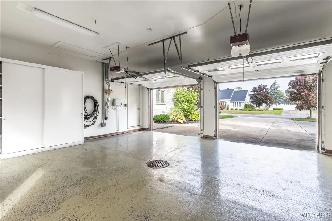 3238 South Woodland Court, Wheatfield, New York 14, Wheatfield, New York 14120, 2 Bedrooms Bedrooms, 7 Rooms Rooms,2 BathroomsBathrooms,Residential,Closed,3238 South Woodland Court, Wheatfield, New York 14,0,B1638256