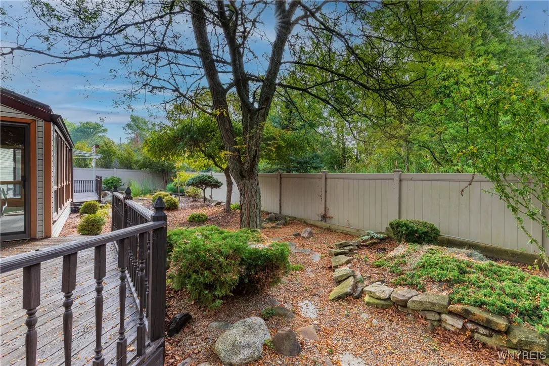 3238 South Woodland Court, Wheatfield, New York 14, Wheatfield, New York 14120, 2 Bedrooms Bedrooms, 7 Rooms Rooms,2 BathroomsBathrooms,Residential,Closed,3238 South Woodland Court, Wheatfield, New York 14,0,B1638256